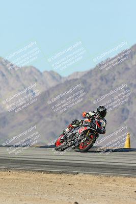 media/Dec-01-2025-Moto Forza (Mon) [[2daa91e15f]]/2-Intermediate Group/Session 4 Turn 9/